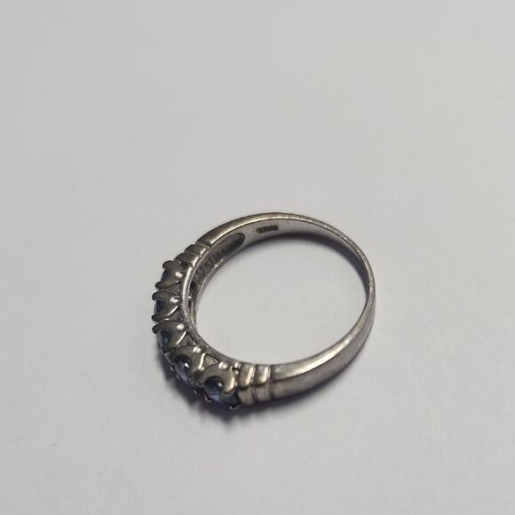 Sterling Silver Ring Size 8 - Picture 4 of 5